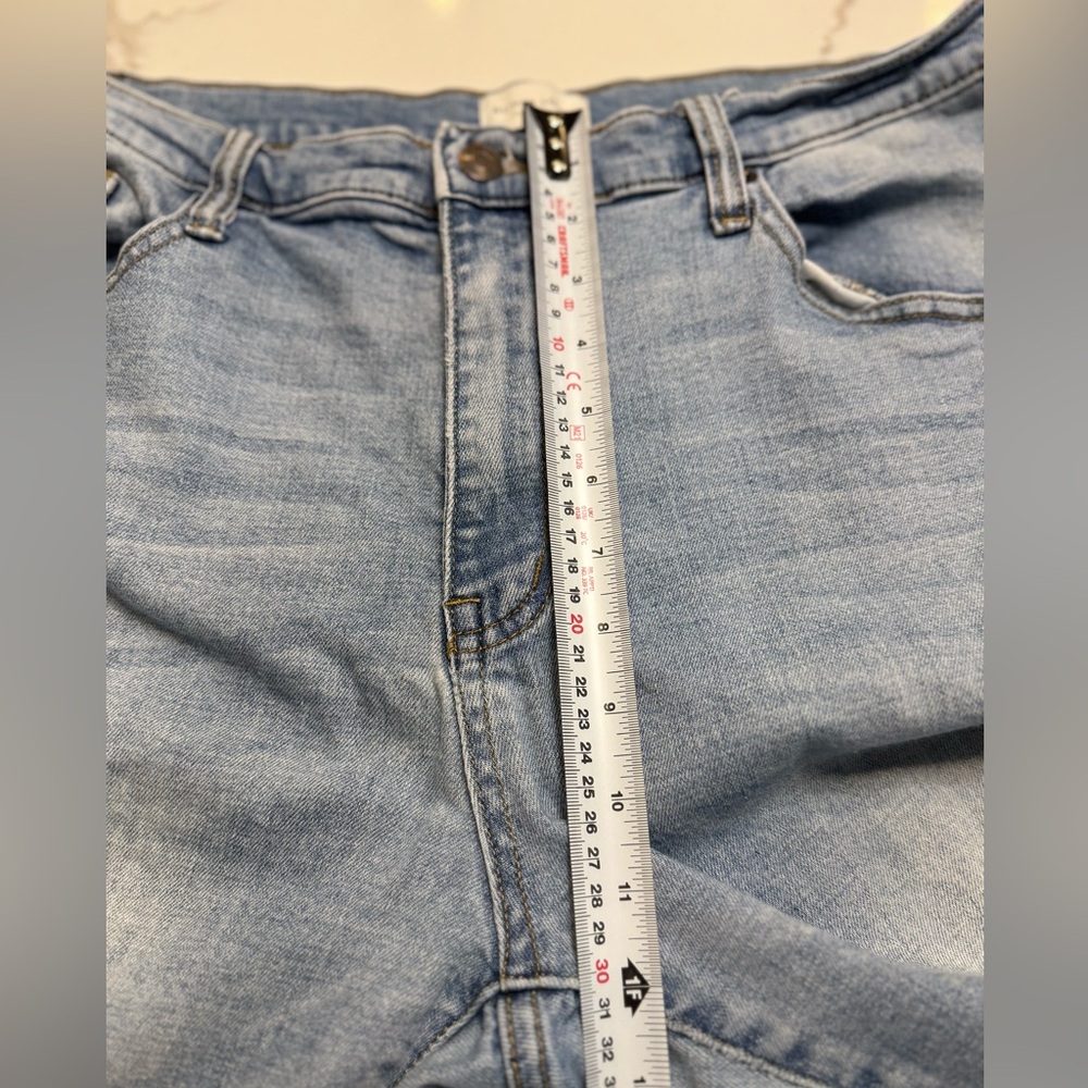 Light Blue Oliver Logan premium denim- Crosby Boyfriend 33 inches - Picture 6 of 11